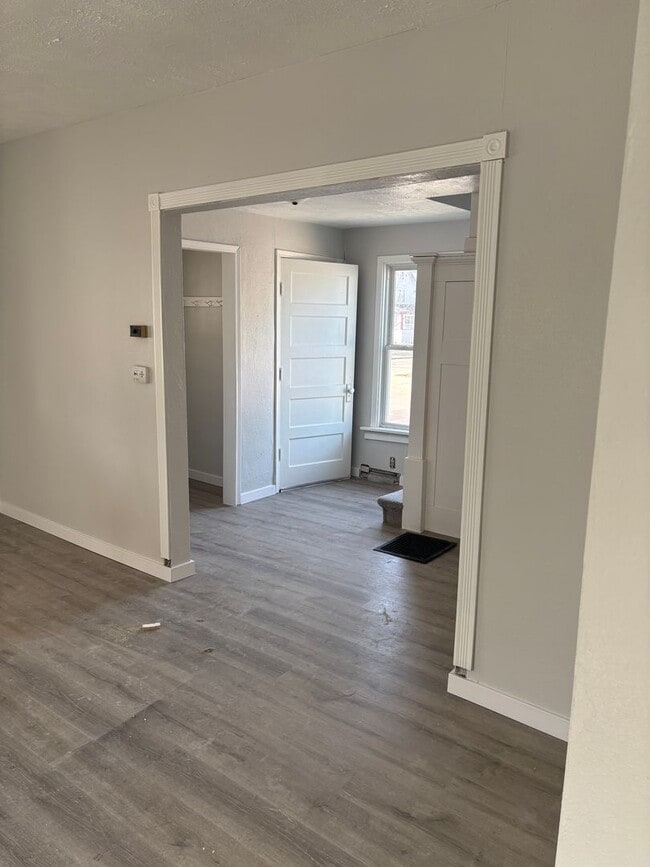 property at 1402 E 7th St