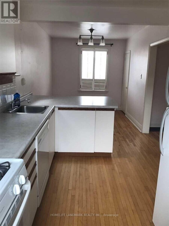 15 Craigmore Crescent in Toronto, ON - Building Photo - Building Photo