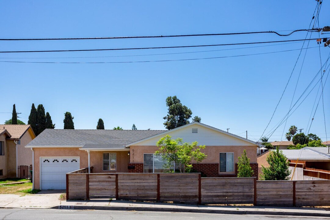 5211 Trinidad Way in San Diego, CA - Building Photo