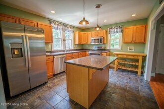 2224 Flat Rock Rd in Louisville, KY - Building Photo - Building Photo