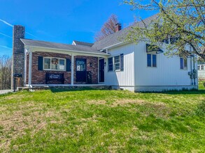 60 Sheldon St, Unit 2 in Farmingdale, ME - Building Photo - Building Photo