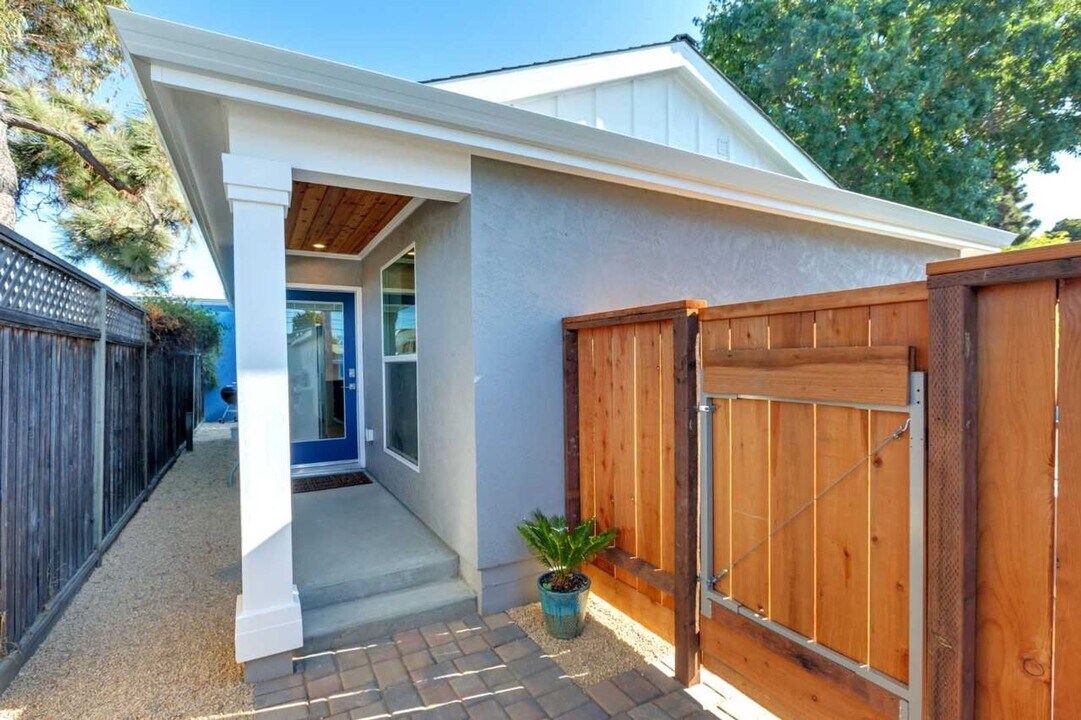 930 Magnolia Dr in Alameda, CA - Building Photo