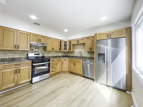 623 Maple Ct in Mount Prospect, IL - Building Photo - Building Photo