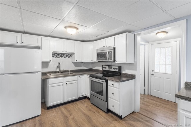 27 Kerry St in Manchester, CT - Building Photo - Building Photo