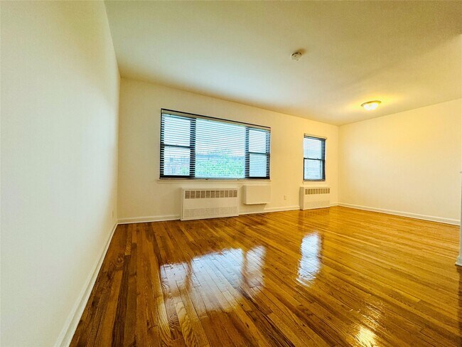 41-07 56th St in Queens, NY - Building Photo - Building Photo