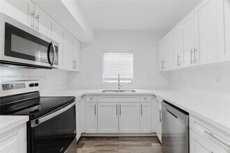 1447 NW 101st St in Miami, FL - Building Photo - Building Photo