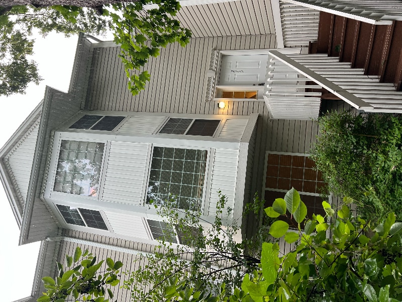 275 W Whispering Oaks Ln in Round Lake, IL - Building Photo