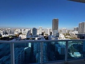 700 NE 25th St in Miami, FL - Building Photo