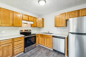 Doe Ridge Apartments in Johnson City, TN - Foto de edificio - Building Photo