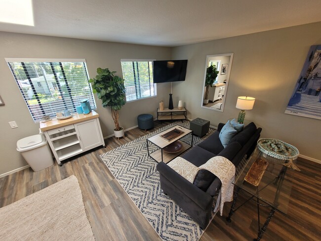 3765 Pio Pico St, Unit Wooded Area Guest House in San Diego, CA - Foto de edificio - Building Photo