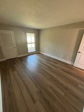 4956 Harbor Villa Ln, Unit 105 in New Port Richey, FL - Foto de edificio - Building Photo