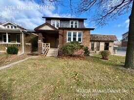 1704 Mercer St in Windsor, ON - Building Photo
