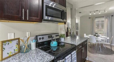 3000 Spring Hill Pkwy SE in Smyrna, GA - Building Photo - Building Photo