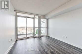 29 Singer Ct in Toronto, ON - Building Photo - Building Photo
