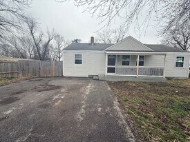 2222 N Hillcrest Ave in Springfield, MO - Building Photo