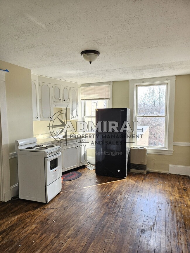 42 N Main St in Rochester, NH - Building Photo - Building Photo