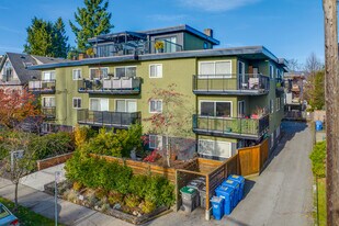 2235 W 6th Ave in Vancouver, BC - Building Photo