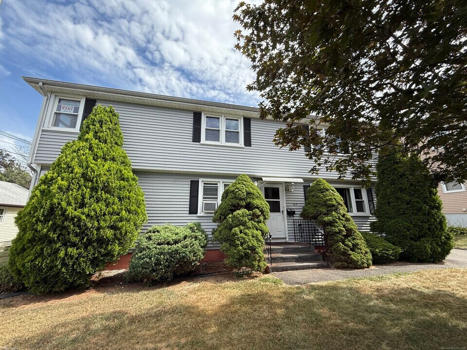 147 Overlook Ave in New Britain, CT - Foto de edificio