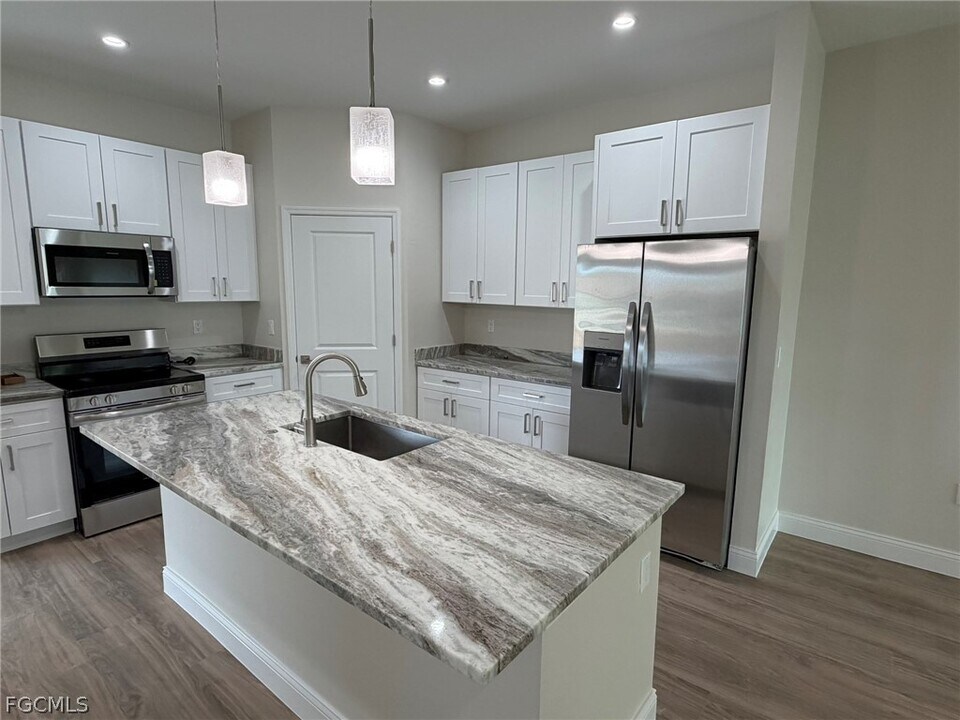 1144-1146 SW 47th Terrace in Cape Coral, FL - Building Photo