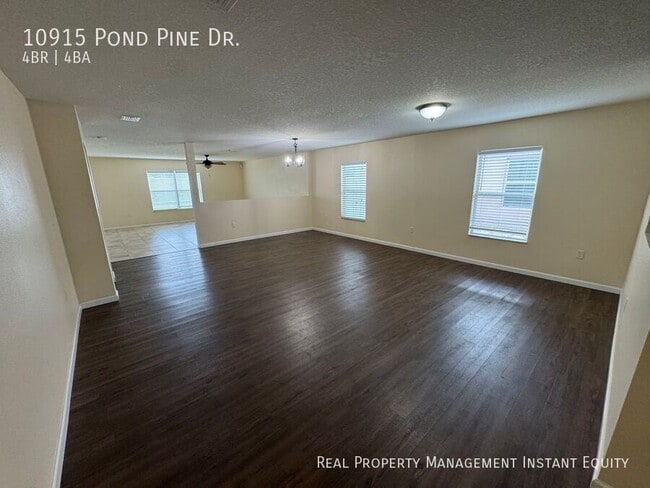 10915 Pond Pine Dr in Riverview, FL - Building Photo - Building Photo