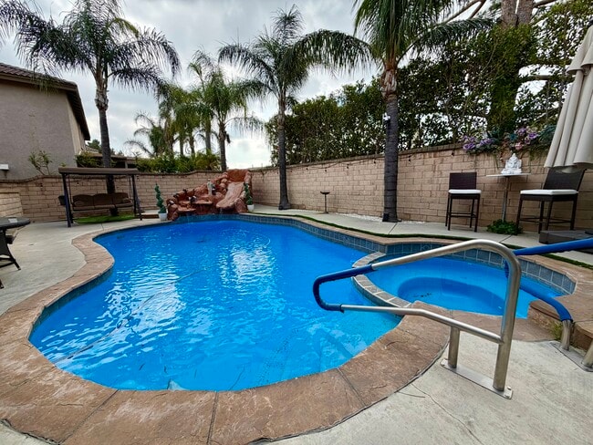 12241 Queensbury Dr in Rancho Cucamonga, CA - Building Photo - Building Photo