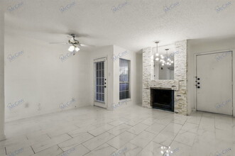 3206 S Fielder Rd in Arlington, TX - Building Photo - Building Photo