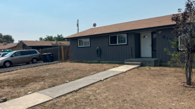 property at 816 N Evelyn Dr