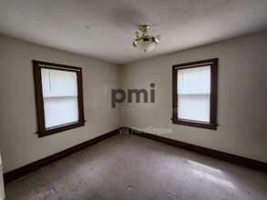 303 E Kellar Ln in Decatur, IL - Building Photo - Building Photo