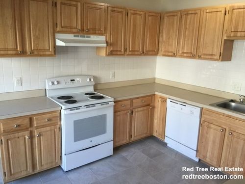 1131 Commonwealth Avenue-Unit -3f in Boston, MA - Building Photo - Building Photo