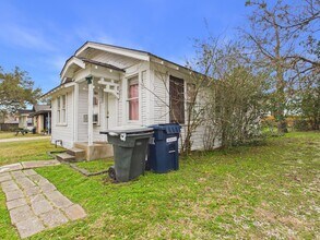 408 Fairview Ave in College Station, TX - Building Photo - Building Photo