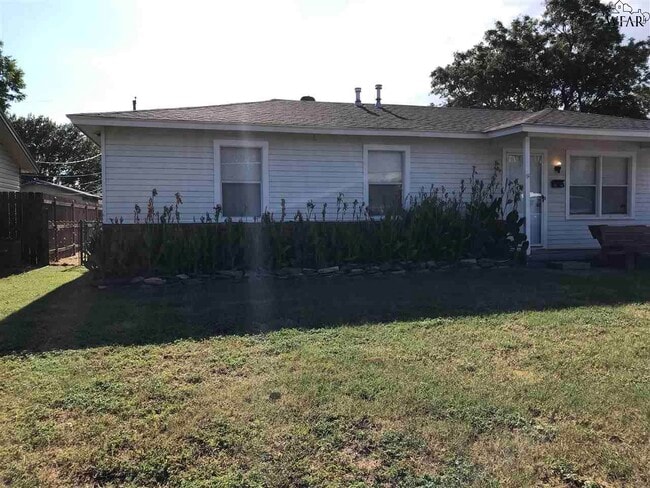 1210 Bishop Rd in Burkburnett, TX - Building Photo - Building Photo