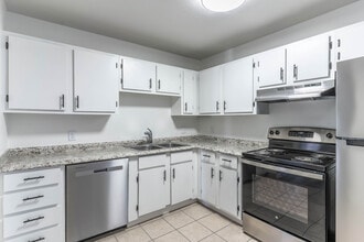 Crestwood Cove in Salt Lake City, UT - Building Photo - Building Photo