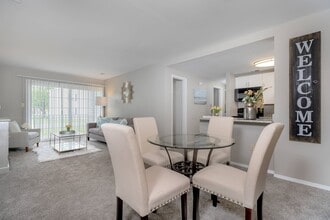 The Oaks in Reynoldsburg, OH - Building Photo - Building Photo