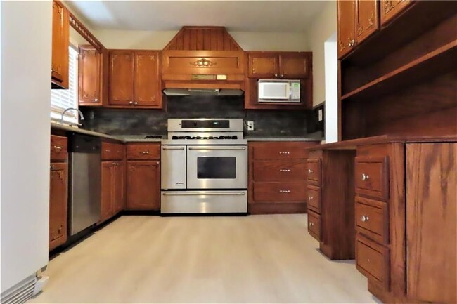 2205 Loring Ct in Decatur, GA - Foto de edificio - Building Photo