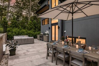 32 Island View Dr W in Sag Harbor, NY - Building Photo - Building Photo