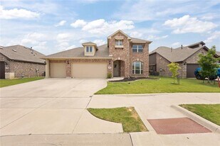 1076 Imperial Eagle Rd in Alvarado, TX - Building Photo