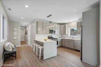 4824 S Champlain Ave in Chicago, IL - Building Photo - Building Photo