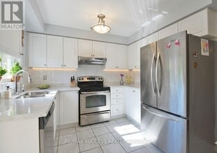 5854 Delle Donne Dr in Mississauga, ON - Building Photo - Building Photo