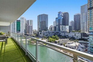92 SW 3rd St, Unit 1604 in Miami, FL - Building Photo