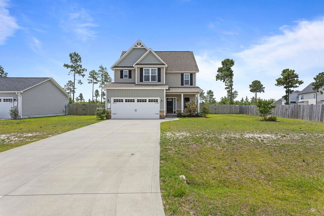 902 Purvis Ct in Richlands, NC - Building Photo