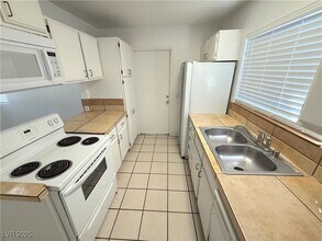 5804 Jerry Dr in Las Vegas, NV - Building Photo - Building Photo