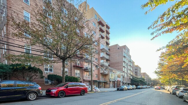 The Harwyn in Flushing, NY - Building Photo - Building Photo