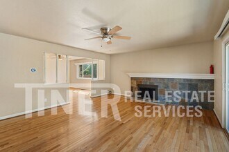 6138 Cherrelyn Way in Carmichael, CA - Building Photo - Building Photo