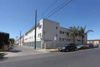 8930 Van Nuys Blvd in Panorama City, CA - Building Photo - Building Photo