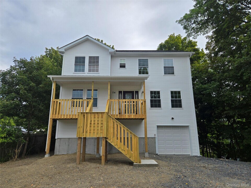 54 Madison Ave in Middletown, NY - Building Photo