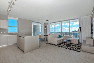 4010 S Ocean Dr in Hollywood, FL - Building Photo - Building Photo