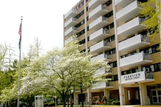 Parkview Manor Apartments in Woonsocket, RI - Building Photo - Building Photo