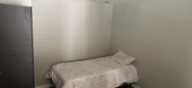 2429 Greenwich Dr in Fullerton, CA - Building Photo - Building Photo