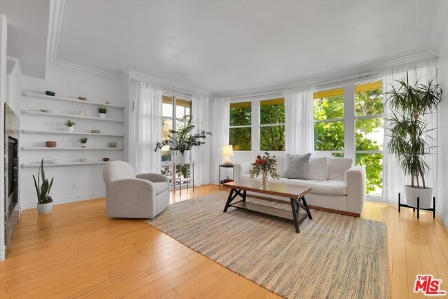 1601 S Bentley Ave in Los Angeles, CA - Building Photo - Building Photo