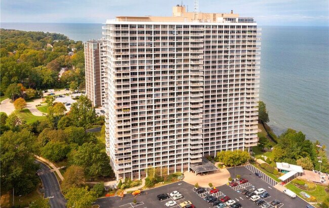 12700 Lake Ave, Unit 1308 in Lakewood, OH - Building Photo - Building Photo